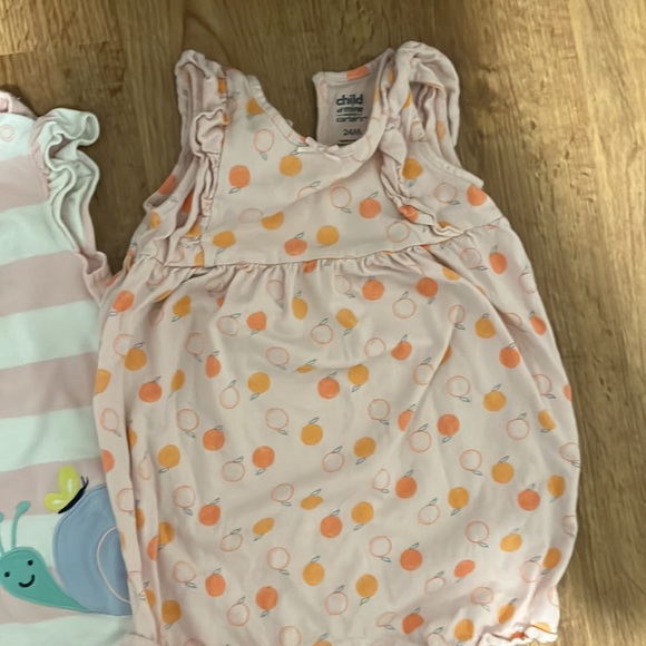 3 Carters onesies two 18 months and one 24 months - Picture 4 of 4